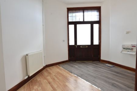 2 Bed Flat, Crawley Green Road, LU2 - Photo 2