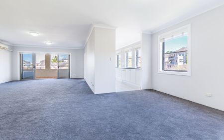 Stylish, Spacious And Modern Three Bedroom Apartment with access to Resort Style Facilities within the exclusive “Abbotsford Cove - Photo 4