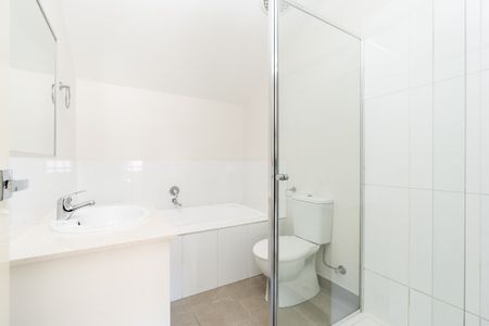 3/4 Arndt Road, Pascoe Vale VIC 3044 - Townhouse For Rent | Domain - Photo 4