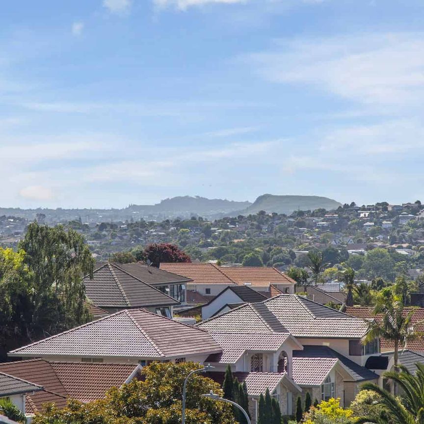 5 bedrooms + 2 bathrooms - Photo 1