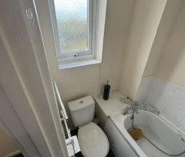 2 bedroom semi-detached house to rent - Photo 5