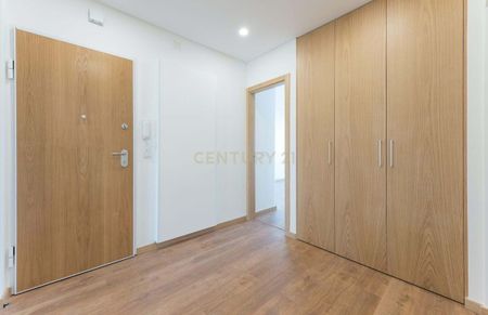 São Domingos de Benfica, Lisbon - Photo 3