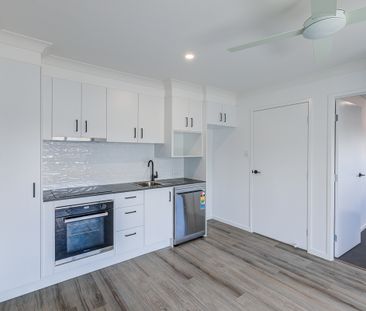 Brand New 2 Bedroom Duplex! - Photo 6