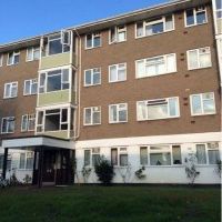 2 bed Apartment - To Let - Photo 2