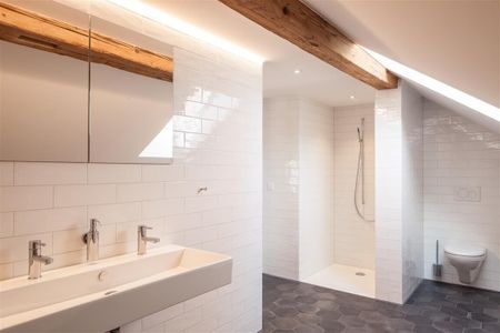 High-quality 5-room maisonette apartment in Bälliz - Foto 2