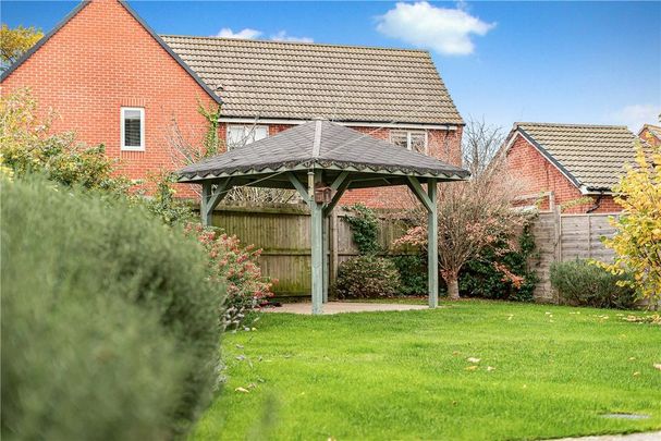 4 bedroom detached house to rent - Photo 1