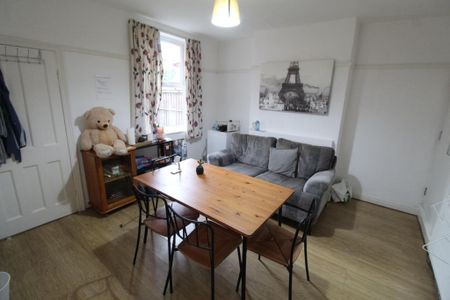 3 bedroom detached house to rent - Photo 2