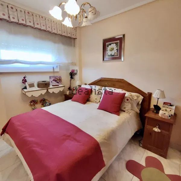 Alquiler de piso en Calle República de Colombia - Photo 1