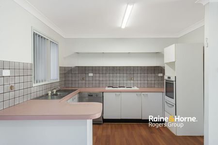 Large Family Home! - Photo 4