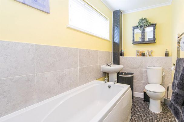 3 bed House - End Terrace To Let - Photo 1