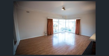 Unique, expansive, family home - Photo 3