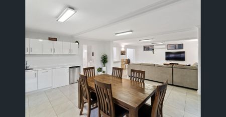 Charming Mid-Century Gem - Photo 5