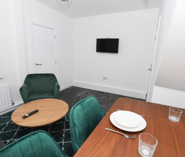 3 bedroom House To Let Total Size: 786 SQ FT - Photo 3