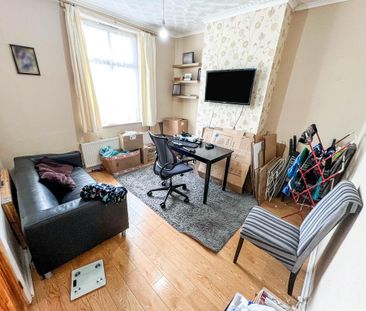 3 bedroom terraced house to rent - Photo 3