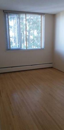 Large 2 BD - 2181 w38th Ave Kerrisdale - Photo 1