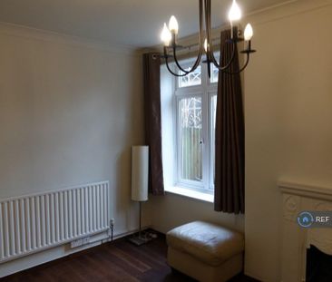 3 bedroom flat to rent - Photo 4