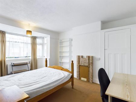 4 bedroom semi-detached house to rent - Photo 4