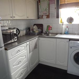 3 bedroom flat to rent - Photo 2