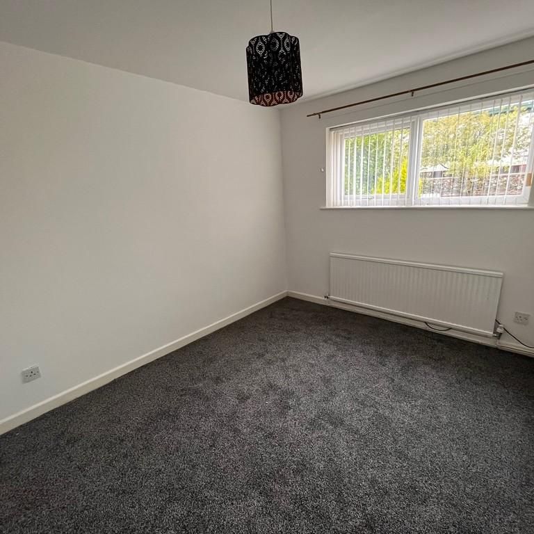 2 bedroom semi-detached bungalow to rent - Photo 1