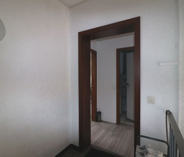 * NEST FÜR SINGLES MIT GARTENNUTZUNG! 2 ZI-DG Whg. in St. Tönis, Kr... - Photo 1
