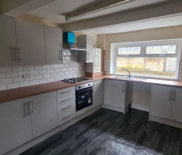 3 bedroom terraced house to rent - Photo 6