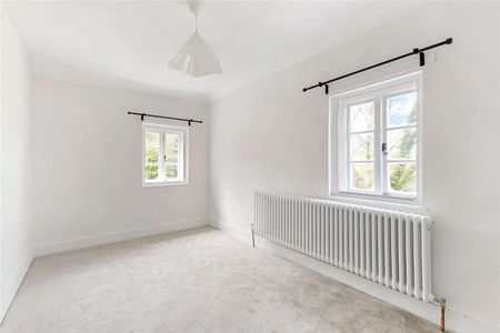 Secluded Off-Grid Retreat. Four bedroom detached cottage with panoramic countryside views - Photo 3