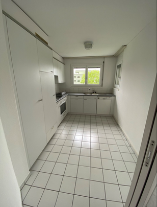 Zu vermieten per sofort oder nach Vereinbarung frisch renovierte 3.5 Zi-Wohnung mit 2 Balkone - Foto 1