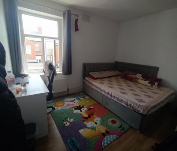 1 bedroom in a house share to rent - Photo 5