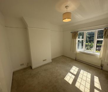 Available 3 Bed Not Specified - Photo 3