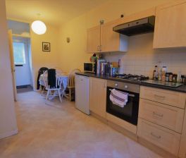 3 bedroom House in Queenswood Gardens, Leeds - Photo 4