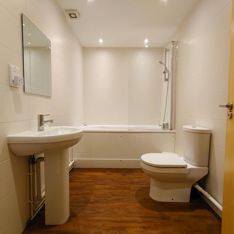 2 bedroom flat to rent - Photo 1
