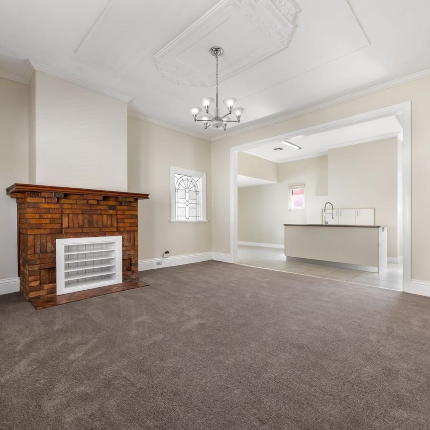 Charming Four-Bedroom Home in the Heart of Ballarat CBD - Photo 1