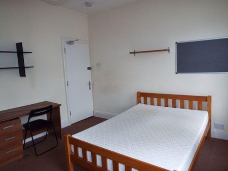 4 bedroom terraced house to rent - Photo 3