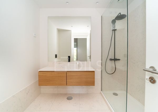 Apartamento T2 no Porto com varanda, garagem e arrumos