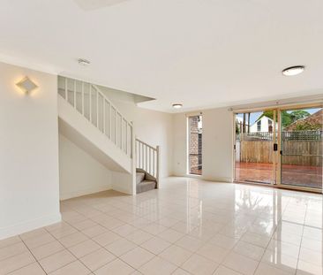 Executive 2 bedroom Townhouse - Photo 1