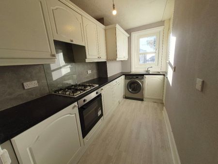 2 bedroom ground floor flat to rent - Photo 5