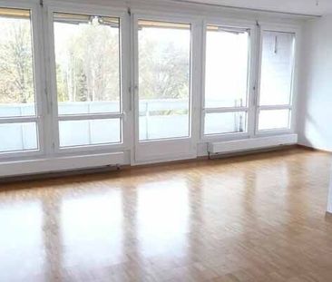 Lovely bright apartment with good public transport links - Foto 3