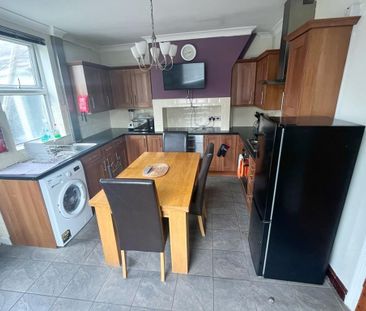 1 bedroom in a house share to rent - Photo 2