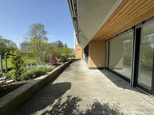 "Zentrale, ruhige Lage mit Sicht ins Grüne" - Photo 1