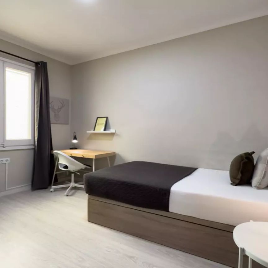 Room in a shared 7-bedroom apartment for rent in Sants - Foto 1