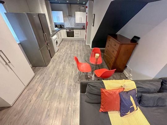 6 bedroom semi-detached house to rent - Photo 1