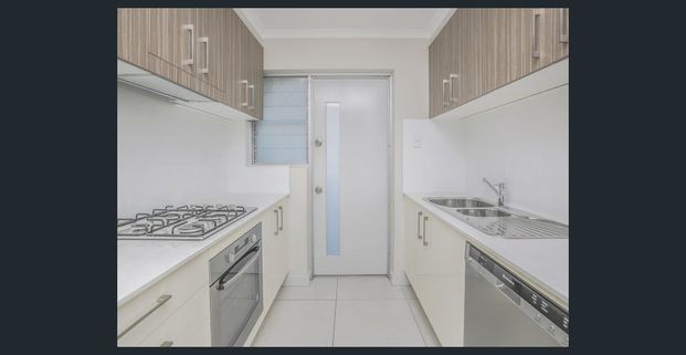 Walking Distance to Cairns Hospital! - Photo 1