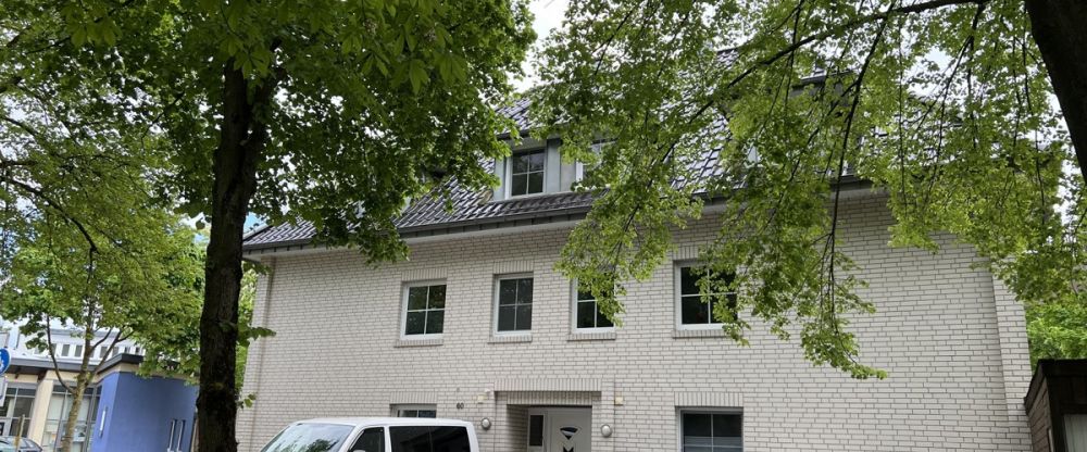 Wohnen in einer gemütlichen Dachgeschosswohnung in zentraler Lage der Stadt Leer! - Photo 1