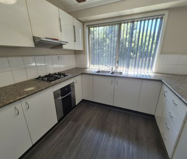 Neat and Tidy 3 Bedroom Double Story Townhouse! - Photo 5