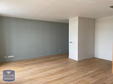 Location Appartement 2 pièces 53m² FONTENAY LE COMTE 85200 - Photo 3
