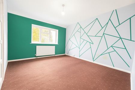 2 Bedroom Flat To Let - HP12 - Photo 2