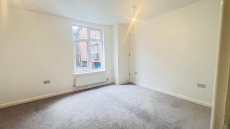 4 bedroom flat to rent - Photo 3