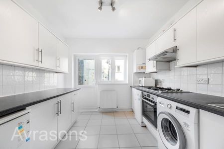 4 bedroom flat to rent - Photo 2