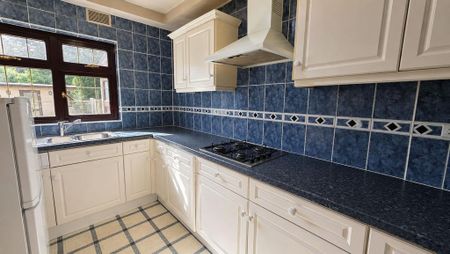 5 bedroom terraced house to rent - Photo 3