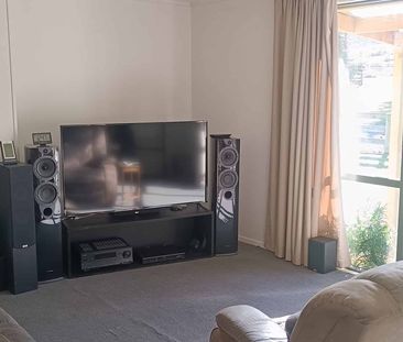 Charming Home with 15 acres of fully fenced land - Photo 5